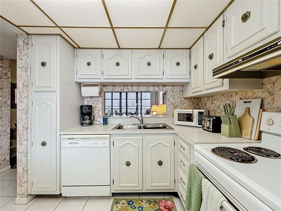 For Rent: $2,800 (2 beds, 2 baths, 1103 Square Feet)