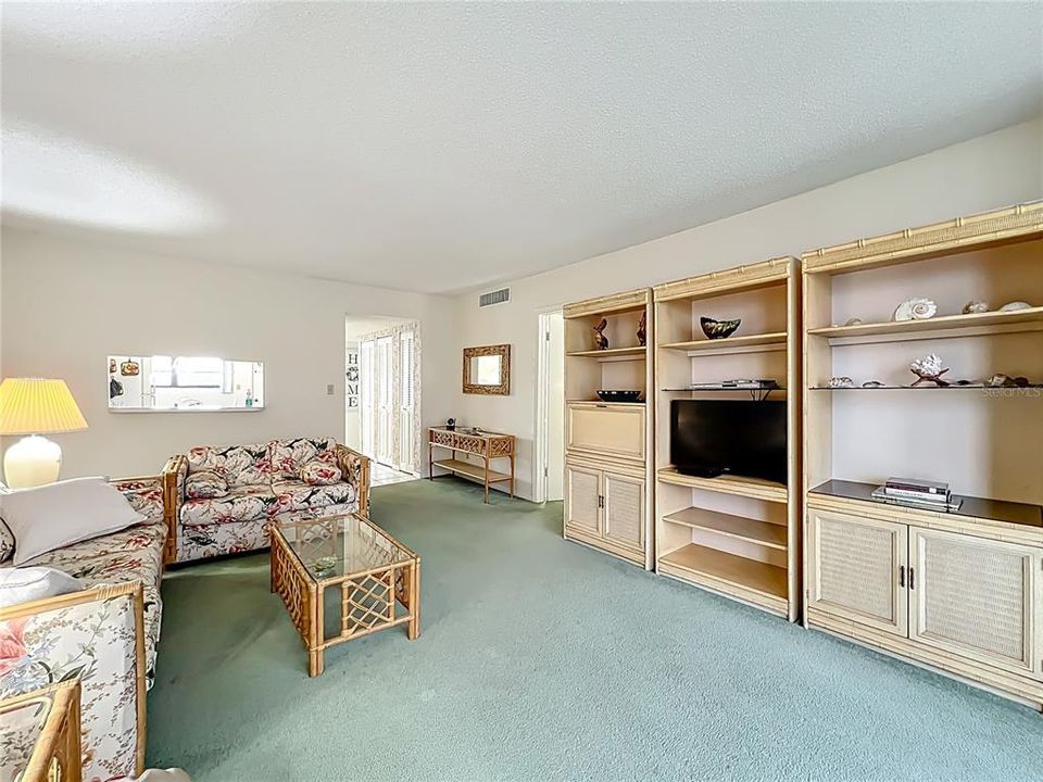 For Rent: $2,800 (2 beds, 2 baths, 1103 Square Feet)