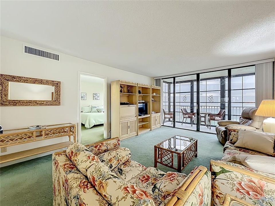 For Rent: $2,800 (2 beds, 2 baths, 1103 Square Feet)