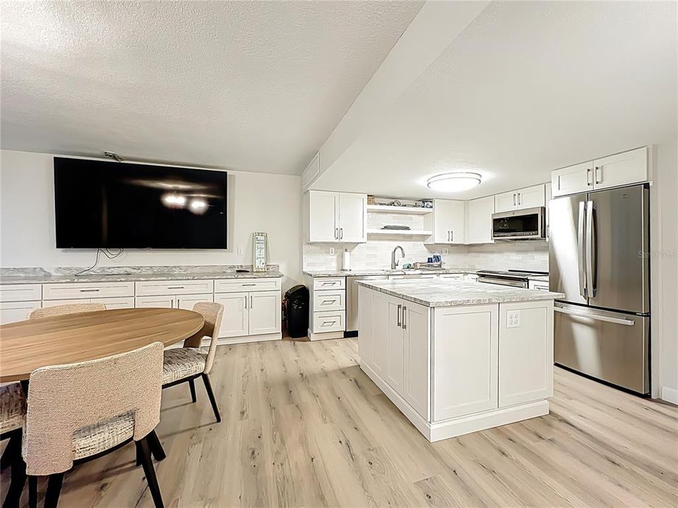 For Rent: $2,800 (2 beds, 2 baths, 1103 Square Feet)