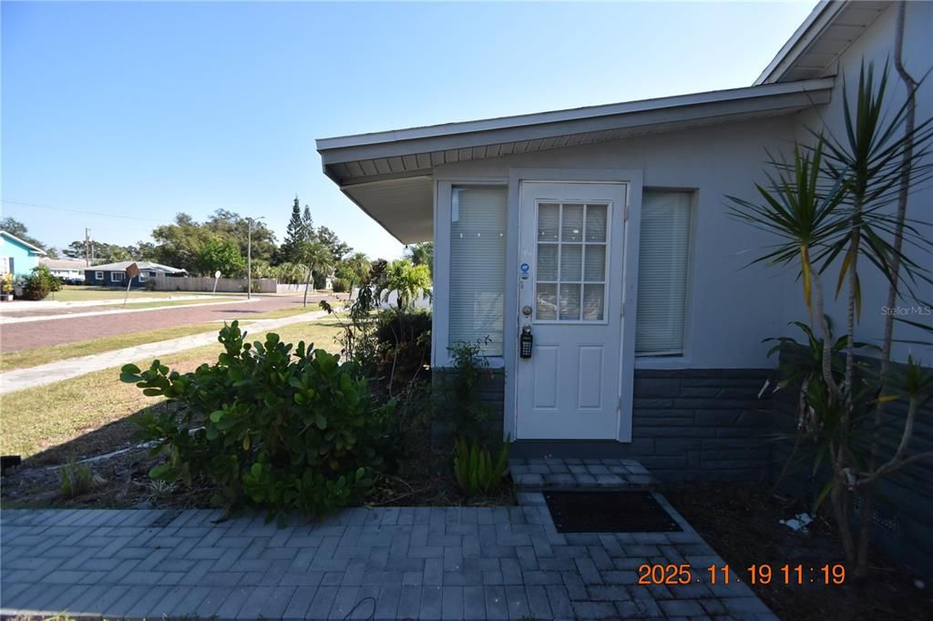 For Rent: $1,695 (2 beds, 1 baths, 630 Square Feet)