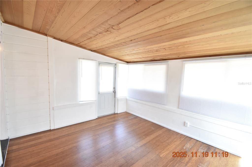 For Rent: $1,695 (2 beds, 1 baths, 630 Square Feet)