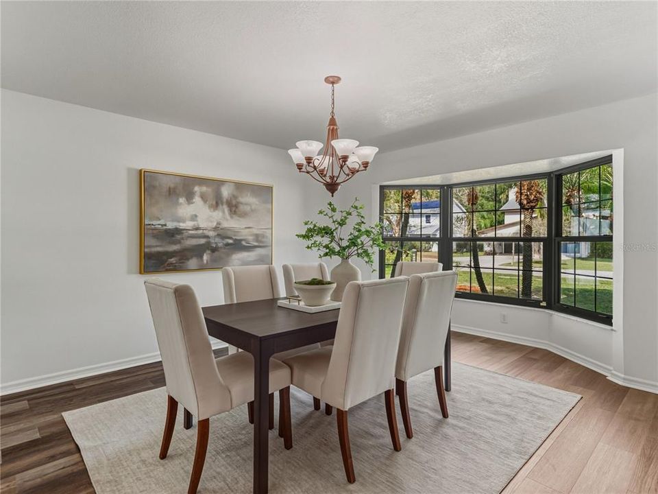 合同活跃: $500,000 (3 贝兹, 2 浴室, 2799 平方英尺)