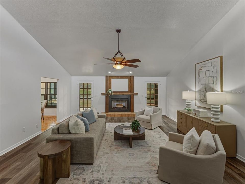 合同活跃: $500,000 (3 贝兹, 2 浴室, 2799 平方英尺)