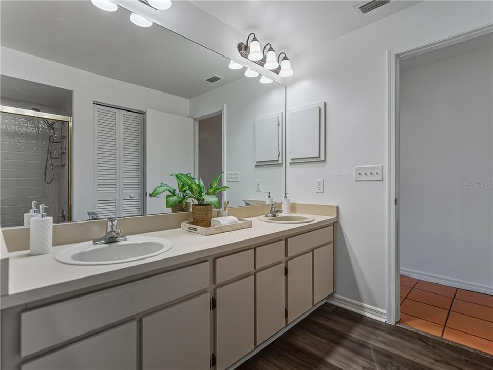 合同活跃: $500,000 (3 贝兹, 2 浴室, 2799 平方英尺)