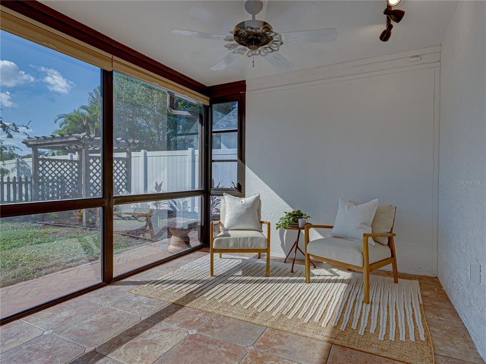 合同活跃: $500,000 (3 贝兹, 2 浴室, 2799 平方英尺)