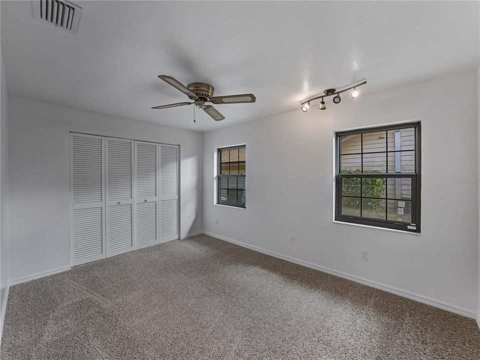 合同活跃: $500,000 (3 贝兹, 2 浴室, 2799 平方英尺)