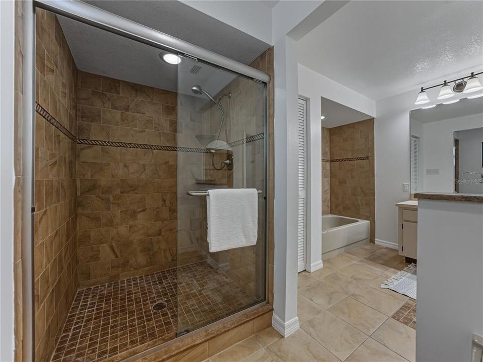 合同活跃: $500,000 (3 贝兹, 2 浴室, 2799 平方英尺)