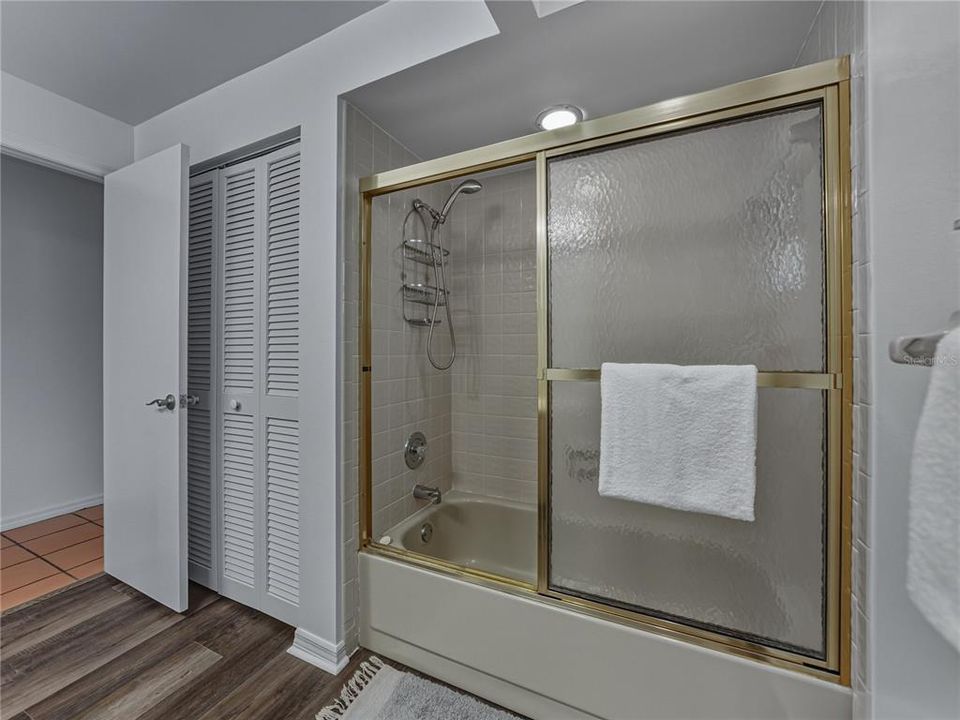 合同活跃: $500,000 (3 贝兹, 2 浴室, 2799 平方英尺)