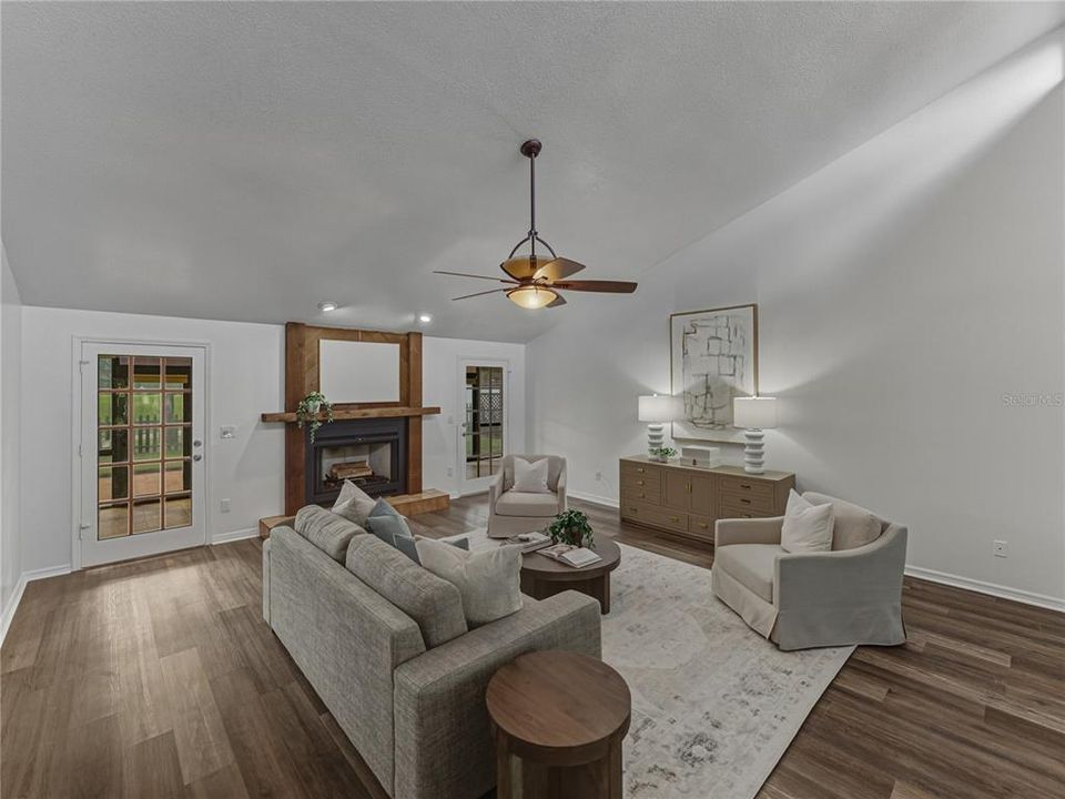 合同活跃: $500,000 (3 贝兹, 2 浴室, 2799 平方英尺)