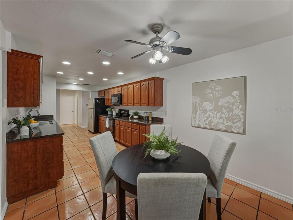 合同活跃: $500,000 (3 贝兹, 2 浴室, 2799 平方英尺)