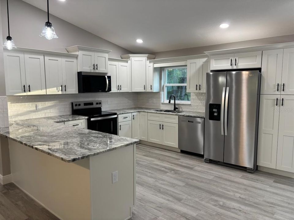 Active With Contract: $257,500 (3 beds, 2 baths, 1530 Square Feet)