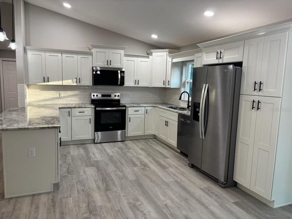 Active With Contract: $257,500 (3 beds, 2 baths, 1530 Square Feet)
