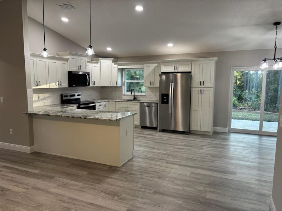 Active With Contract: $257,500 (3 beds, 2 baths, 1530 Square Feet)