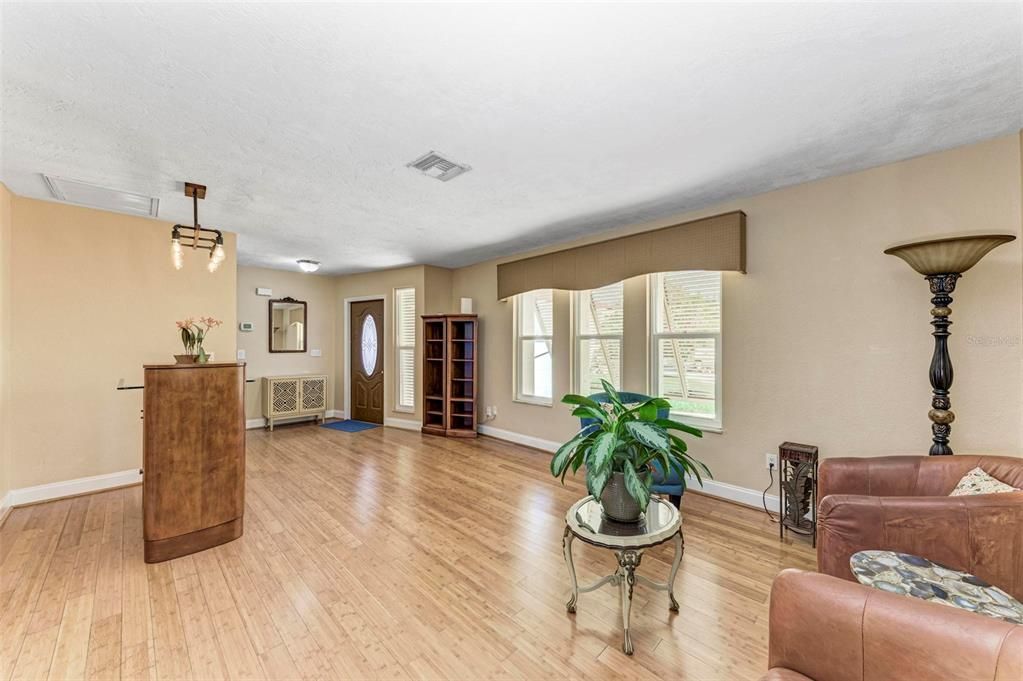 待售: $600,000 (3 贝兹, 2 浴室, 1939 平方英尺)