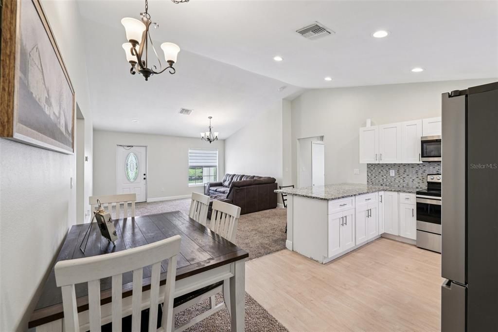 На продажу: $244,900 (4 спален, 2 ванн, 1500 Квадратных фут)