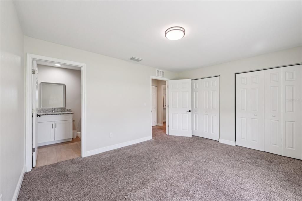 На продажу: $244,900 (4 спален, 2 ванн, 1500 Квадратных фут)