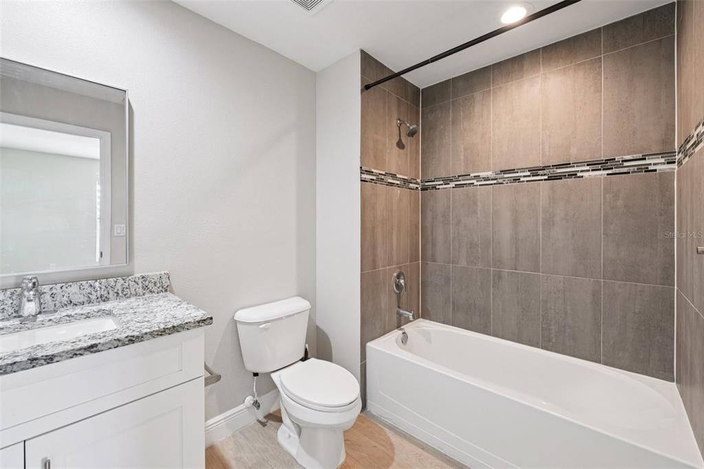 На продажу: $244,900 (4 спален, 2 ванн, 1500 Квадратных фут)