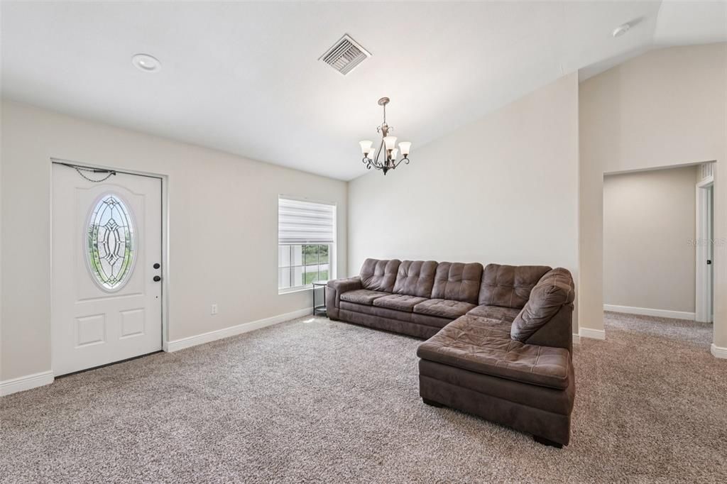 На продажу: $244,900 (4 спален, 2 ванн, 1500 Квадратных фут)