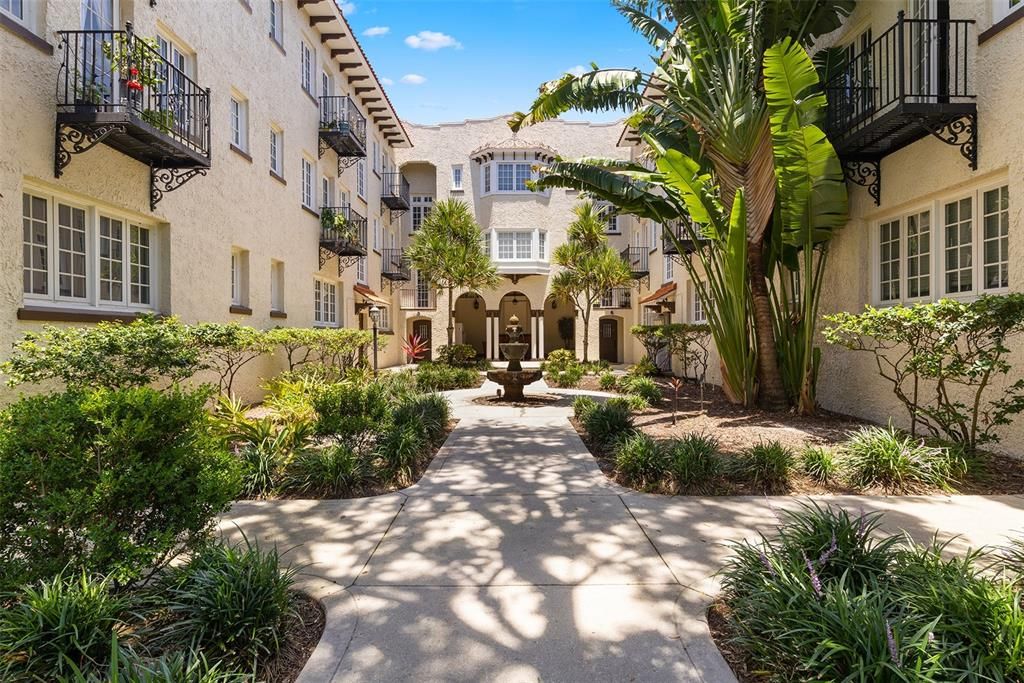 For Rent: $1,695 (1 beds, 1 baths, 641 Square Feet)