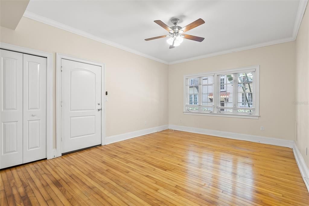 For Rent: $1,695 (1 beds, 1 baths, 641 Square Feet)