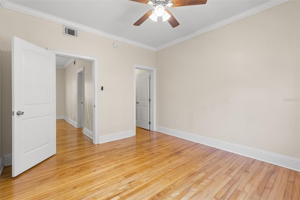 For Rent: $1,695 (1 beds, 1 baths, 641 Square Feet)