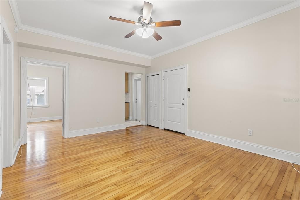 For Rent: $1,695 (1 beds, 1 baths, 641 Square Feet)