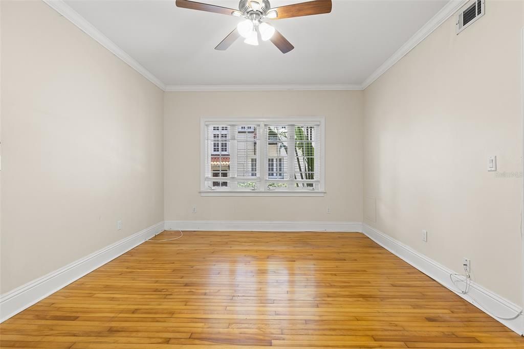 For Rent: $1,695 (1 beds, 1 baths, 641 Square Feet)