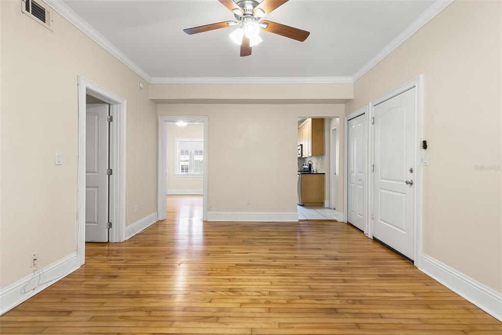 For Rent: $1,695 (1 beds, 1 baths, 641 Square Feet)