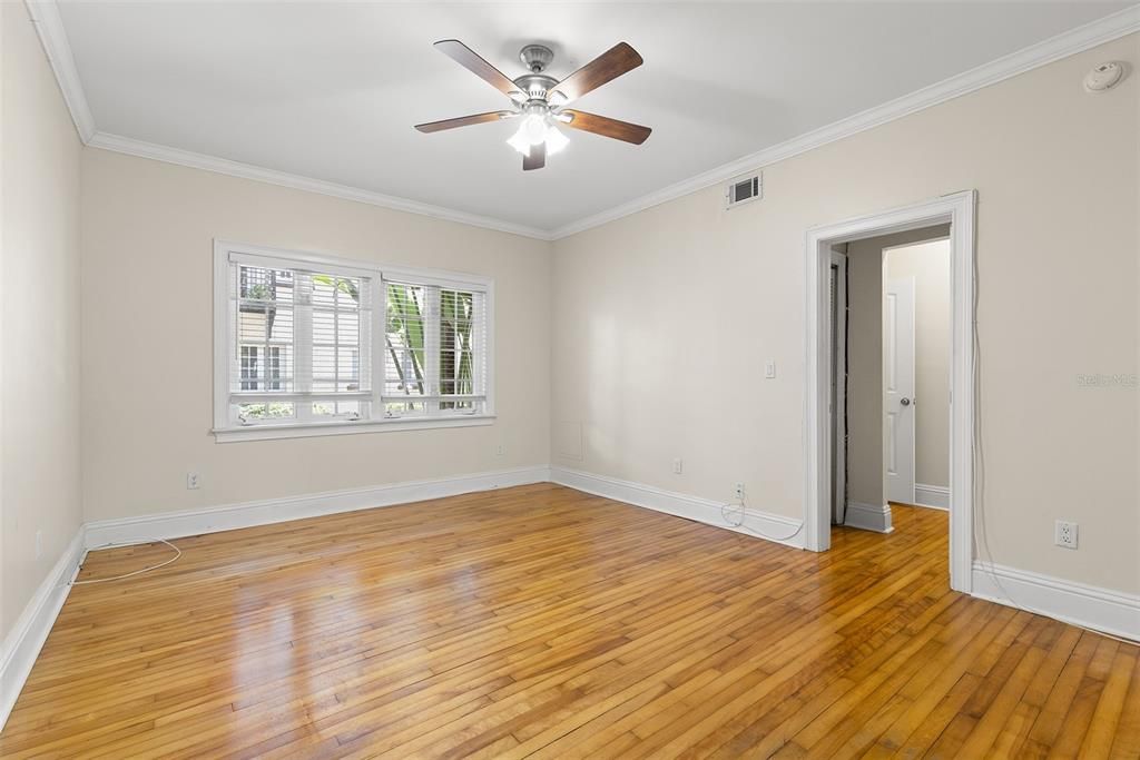 For Rent: $1,695 (1 beds, 1 baths, 641 Square Feet)