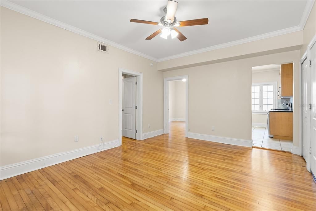 For Rent: $1,695 (1 beds, 1 baths, 641 Square Feet)