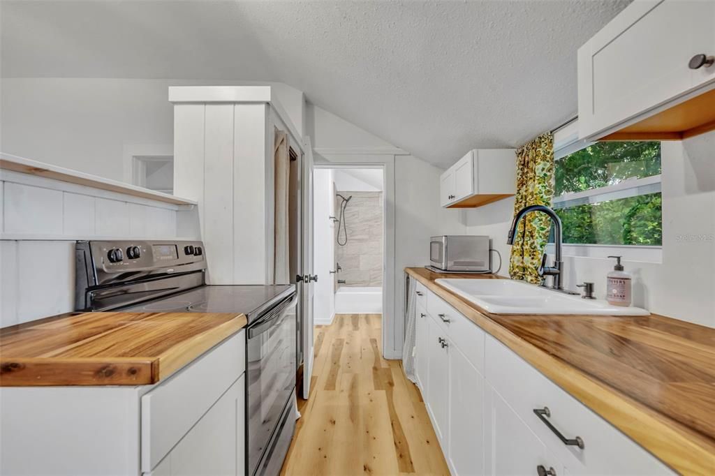 For Sale: $295,000 (8 beds, 0 baths, 1645 Square Feet)