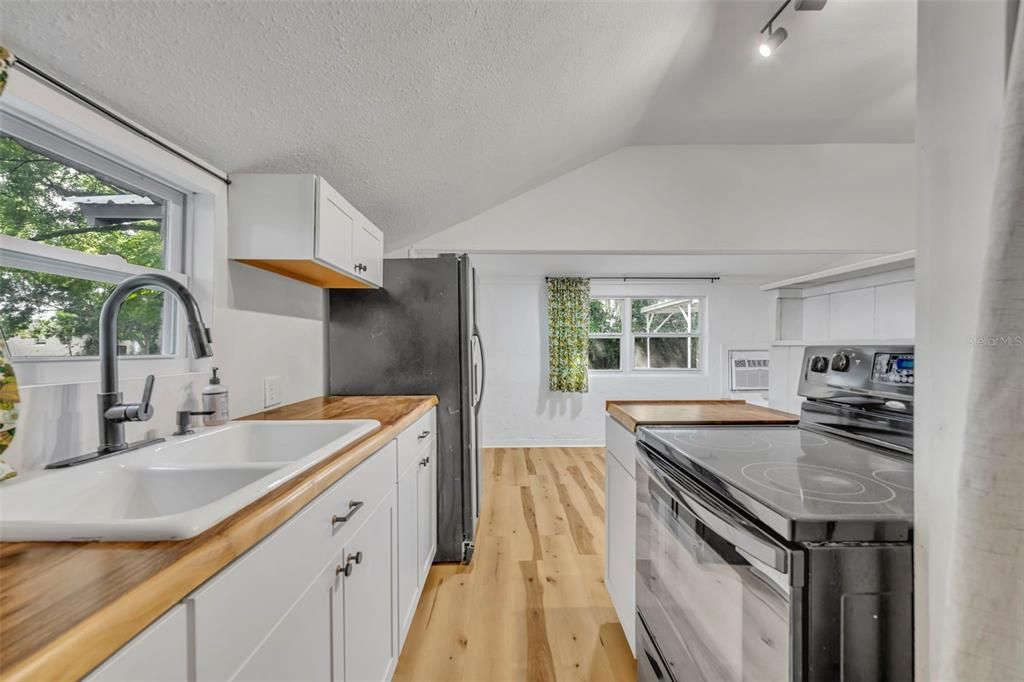 For Sale: $295,000 (8 beds, 0 baths, 1645 Square Feet)