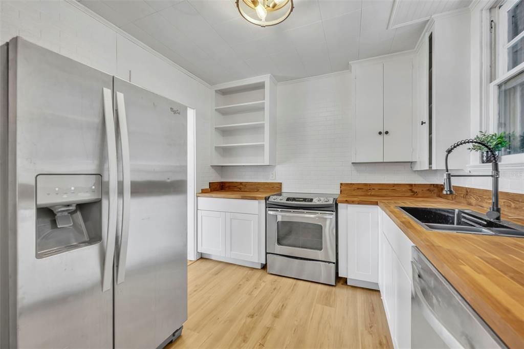 For Sale: $295,000 (8 beds, 0 baths, 1645 Square Feet)