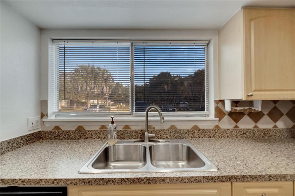 出租: $2,300 (3 贝兹, 2 浴室, 1610 平方英尺)