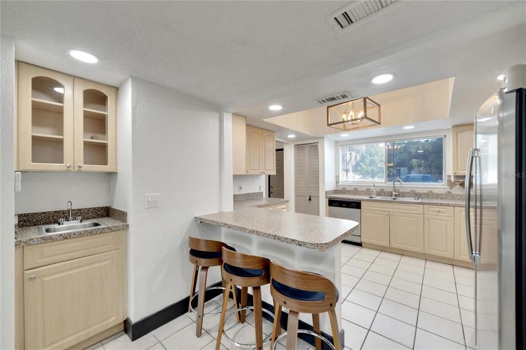 出租: $2,300 (3 贝兹, 2 浴室, 1610 平方英尺)