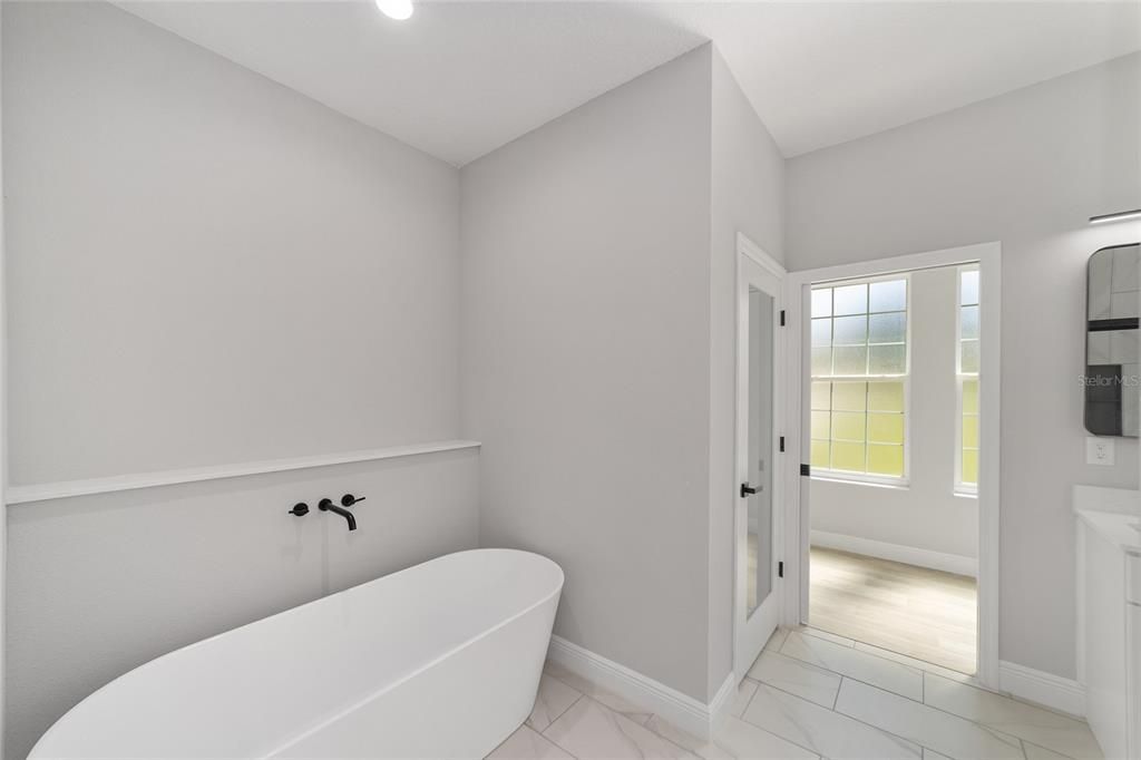 For Rent: $2,000 (3 beds, 2 baths, 1640 Square Feet)