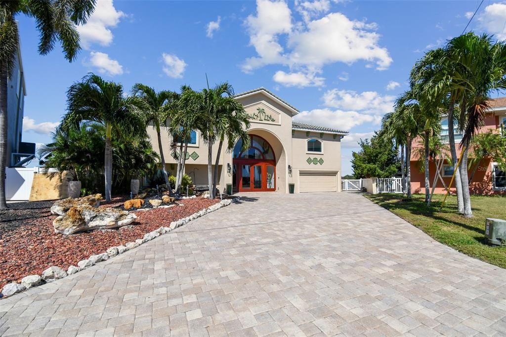 For Sale: $3,600,000 (6 beds, 5 baths, 4255 Square Feet)