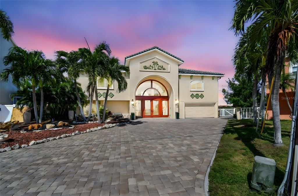 For Sale: $3,600,000 (6 beds, 5 baths, 4255 Square Feet)