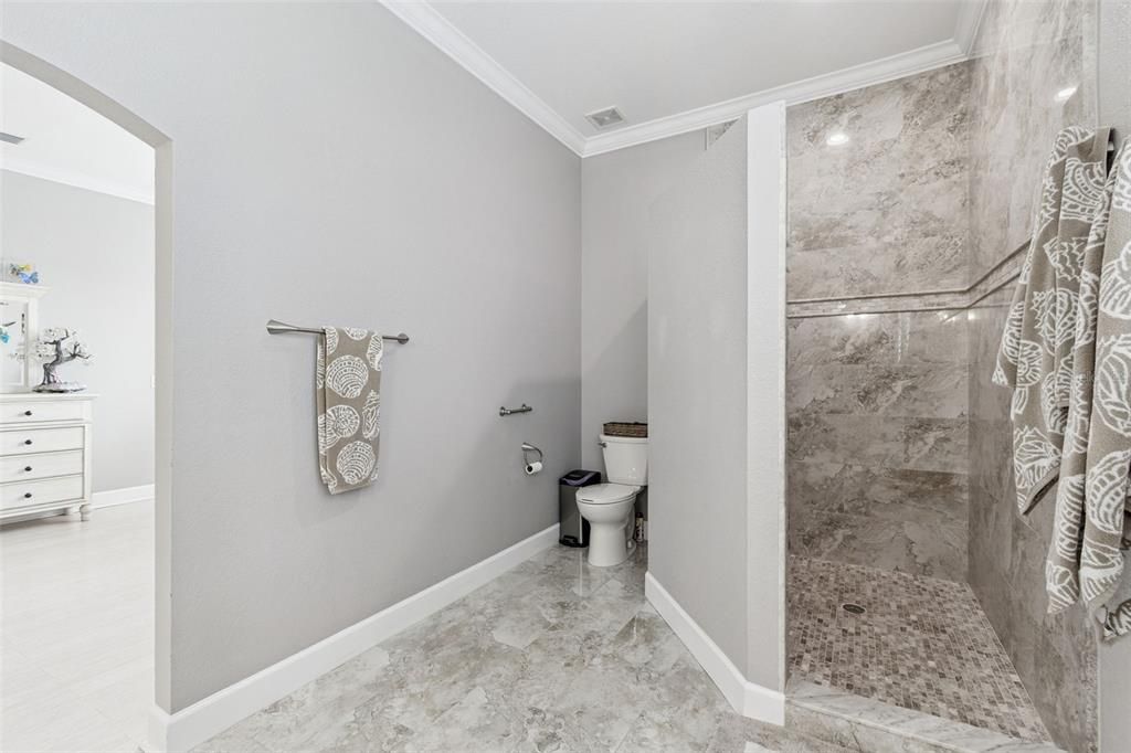 For Sale: $3,600,000 (6 beds, 5 baths, 4255 Square Feet)