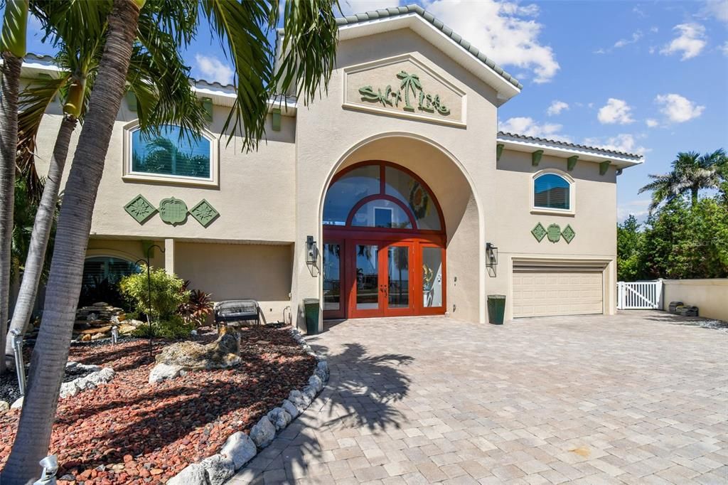 For Sale: $3,600,000 (6 beds, 5 baths, 4255 Square Feet)