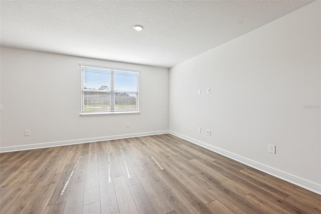 For Sale: $365,428 (4 beds, 2 baths, 1840 Square Feet)