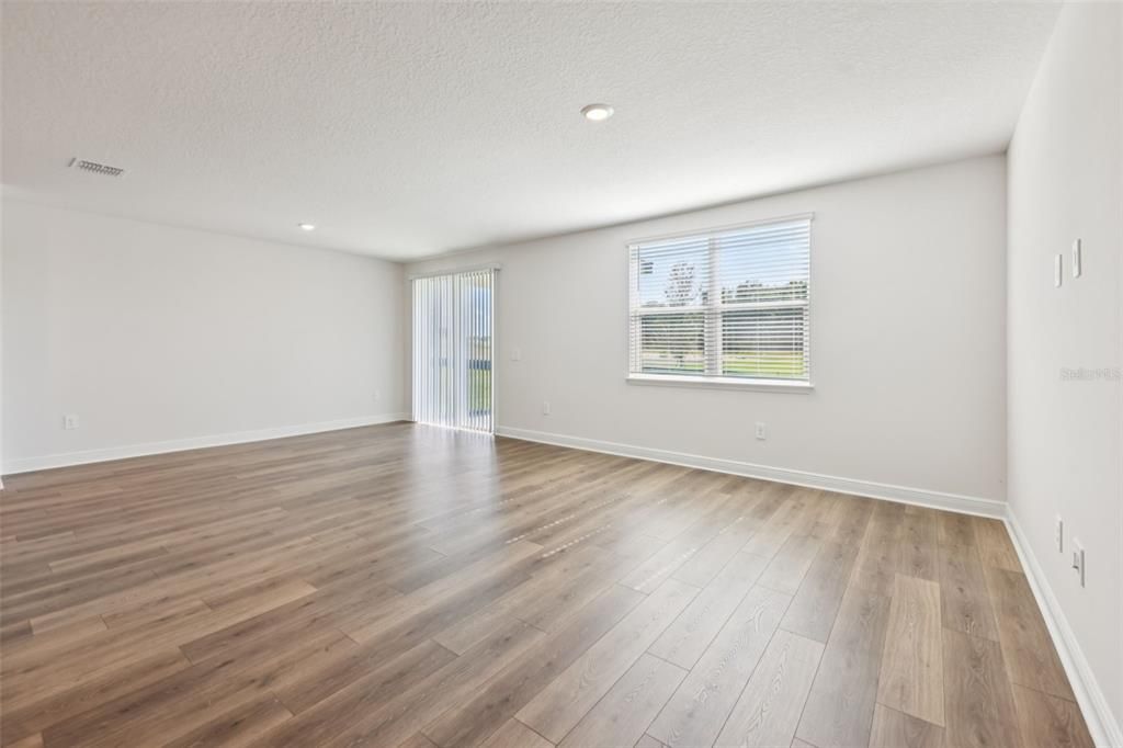 For Sale: $365,428 (4 beds, 2 baths, 1840 Square Feet)