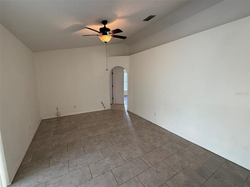 出租: $1,900 (3 贝兹, 2 浴室, 1652 平方英尺)