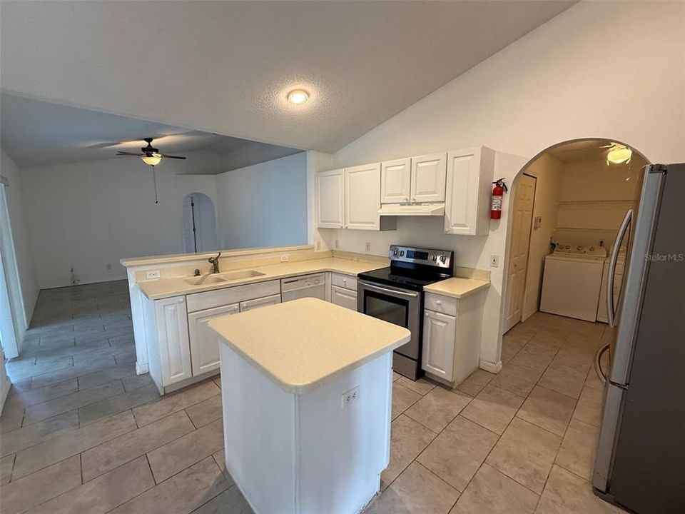 出租: $1,900 (3 贝兹, 2 浴室, 1652 平方英尺)