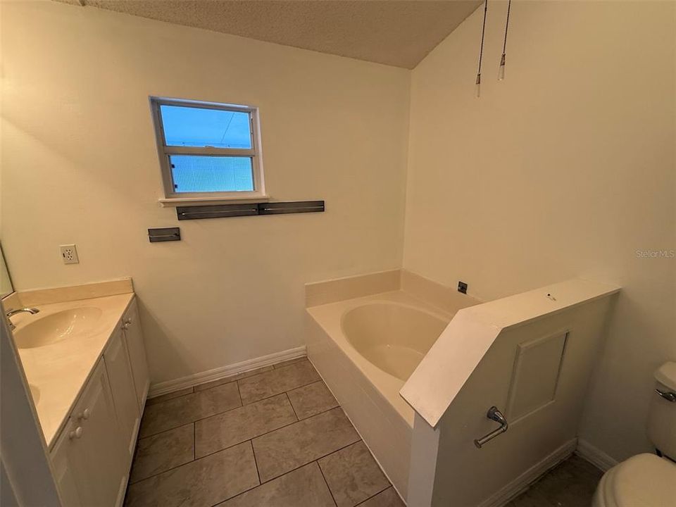 出租: $1,900 (3 贝兹, 2 浴室, 1652 平方英尺)