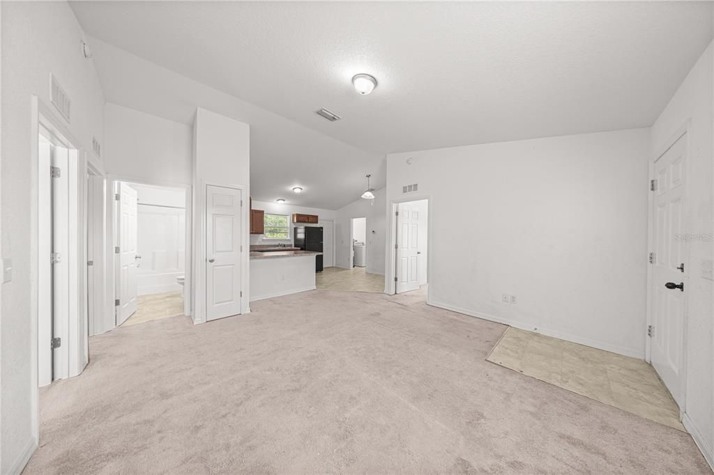 For Sale: $210,000 (3 beds, 2 baths, 1014 Square Feet)