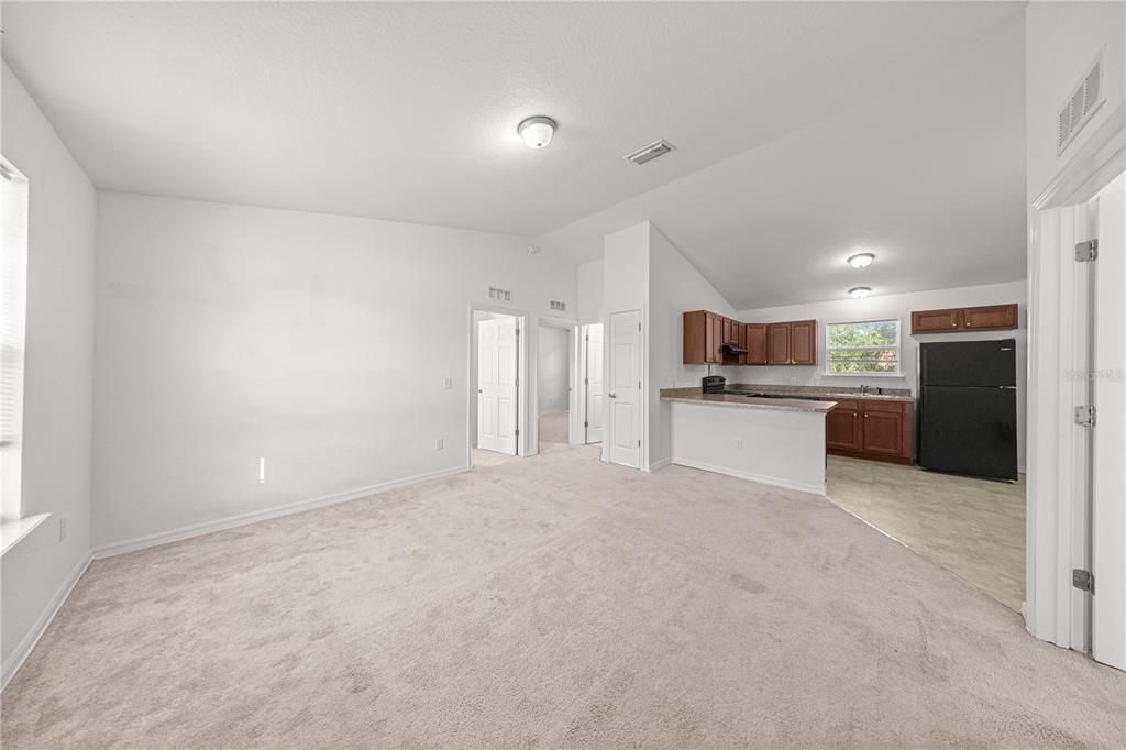 For Sale: $210,000 (3 beds, 2 baths, 1014 Square Feet)