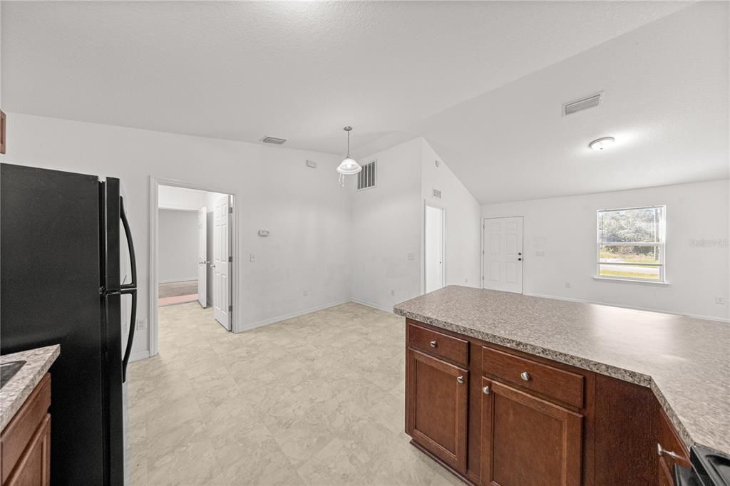 For Sale: $210,000 (3 beds, 2 baths, 1014 Square Feet)