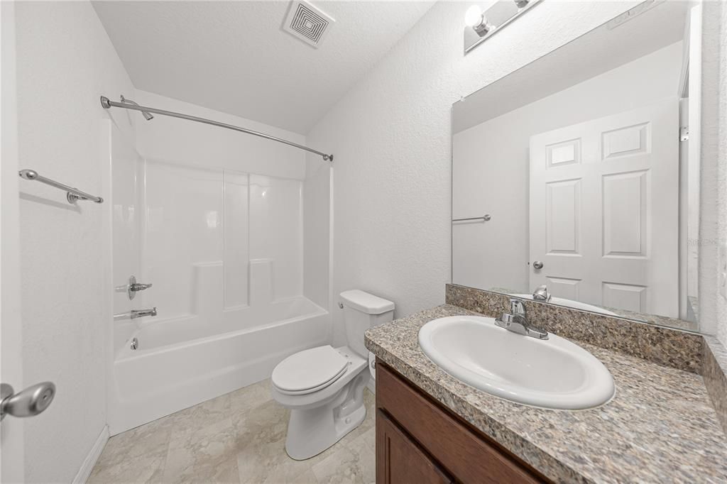 For Sale: $210,000 (3 beds, 2 baths, 1014 Square Feet)